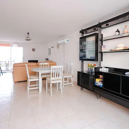Villa Climatisee 3 Avec Terrasse Vue A Saint Pierre La - Fr-1-409-188