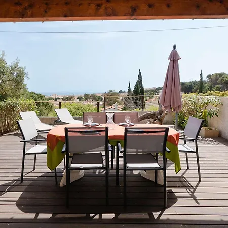 Villa Climatisee 3 Avec Terrasse Vue A Saint Pierre La - Fr-1-409-188