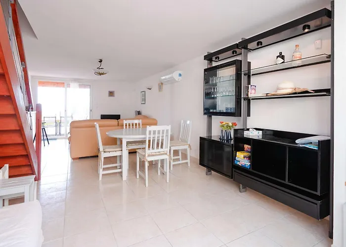 Villa Climatisee 3 Avec Terrasse Vue A Saint Pierre La - Fr-1-409-188