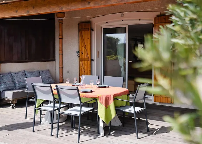 Villa Climatisee 3 Avec Terrasse Vue A Saint Pierre La - Fr-1-409-188