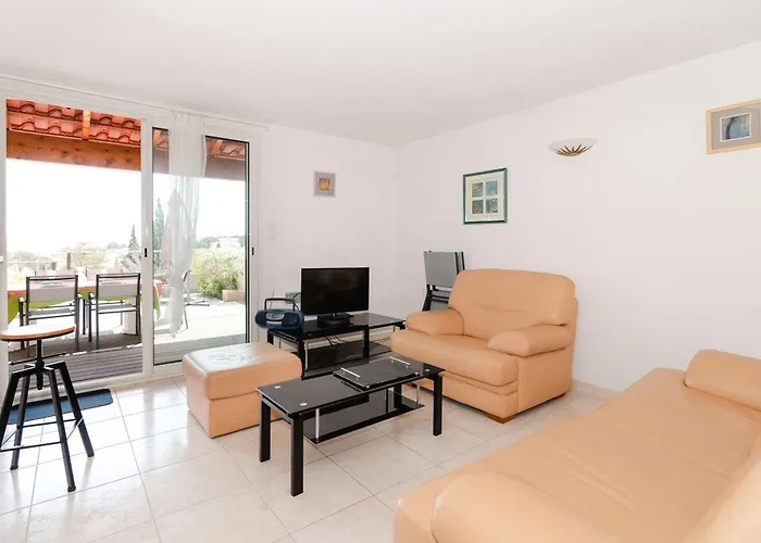 Climatisee 3 Avec Terrasse Vue A Saint Pierre La - Fr-1-409-188 Villa Fleury (Aude)