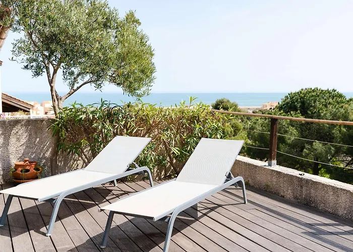 Villa Climatisee 3 Avec Terrasse Vue A Saint Pierre La - Fr-1-409-188 *